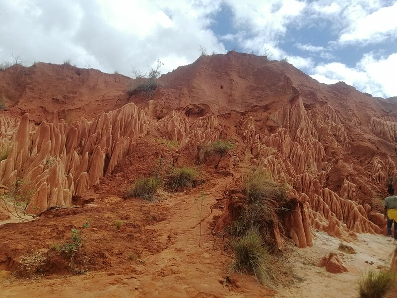 File:Tsingy rouge-D'Irodo-Antsiranana II Madagascar 03.jpg