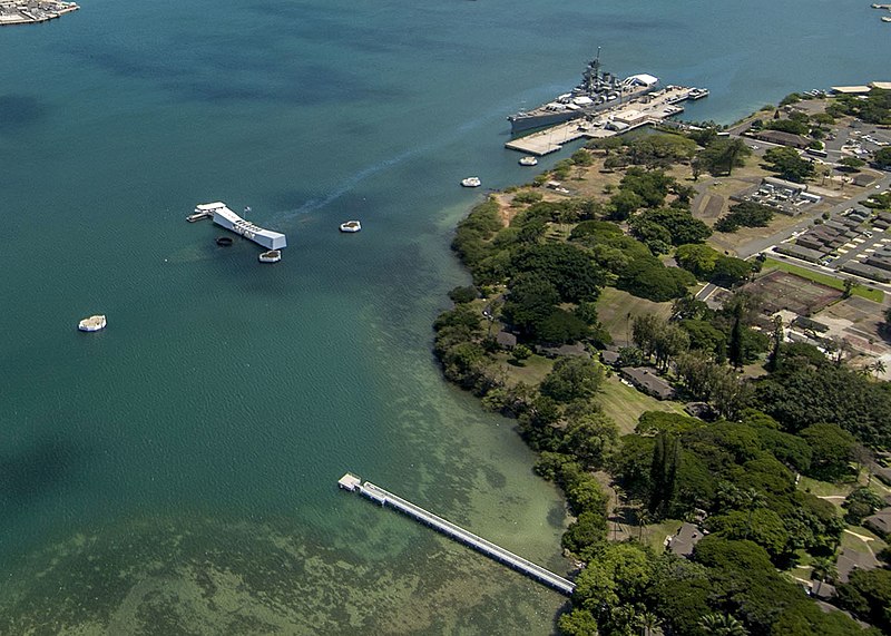 File:USS Arizona and USS Missouri Memorials aerial view 2013.JPG