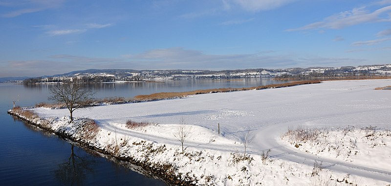 File:Ufenau - Lützelau - Pfannenstiel - Hurden Kanalweg 2010-12-18 14-40-52.JPG