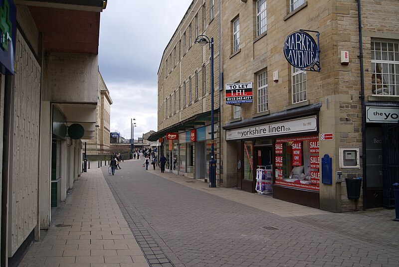 File:Victoria Lane, Huddersfield (April 2010) 002.jpg