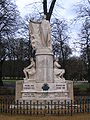 English: The war memorial of Villers-Cotterêts, Aisne, France. Français : Le monument aux morts de Villers-Cotterêts, Aisne, France.