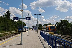 Vlaky stojící u nástupiště ve Václavicích