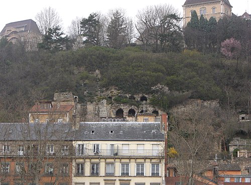 Archi delle "voûtes du Puy d'Ainay" che sostenevano uno dei terrazzamenti