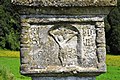 English: South alcove with the relief “crucifixion” on the Burgfried pillar Deutsch: Südseitige Nische mit dem Relief „Kreuzigung“ auf der Burgfriedsäule