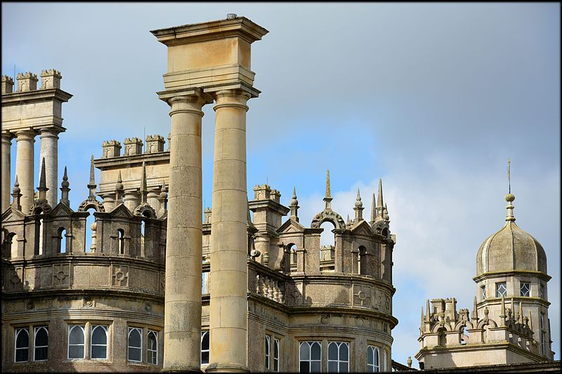 File:Vue extérieure de Burghley House Stamford UK avril2017 Lamiot 20.jpg