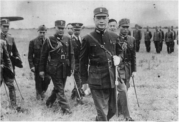 Wang Jingwei with army officers
