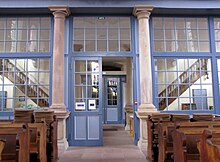 Galerie de l'orgue faisant sas d'entrée et oratoire pour les offices en hiver