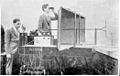 Экспериментальный передатчик 700 МГц в лабораториях Westinghouse в 1932 году передаёт голос на расстояние более мили.