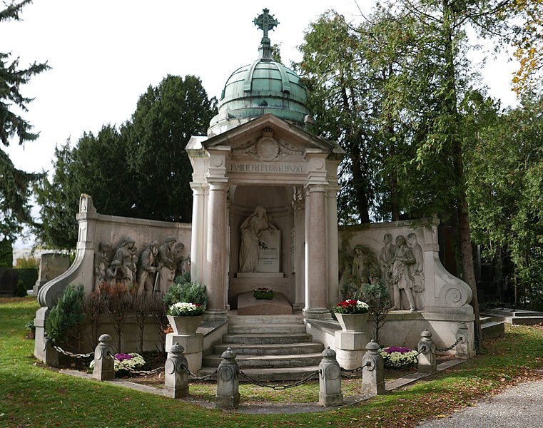 File:Wiener Zentralfriedhof Allerheiligen 2017 44.jpg