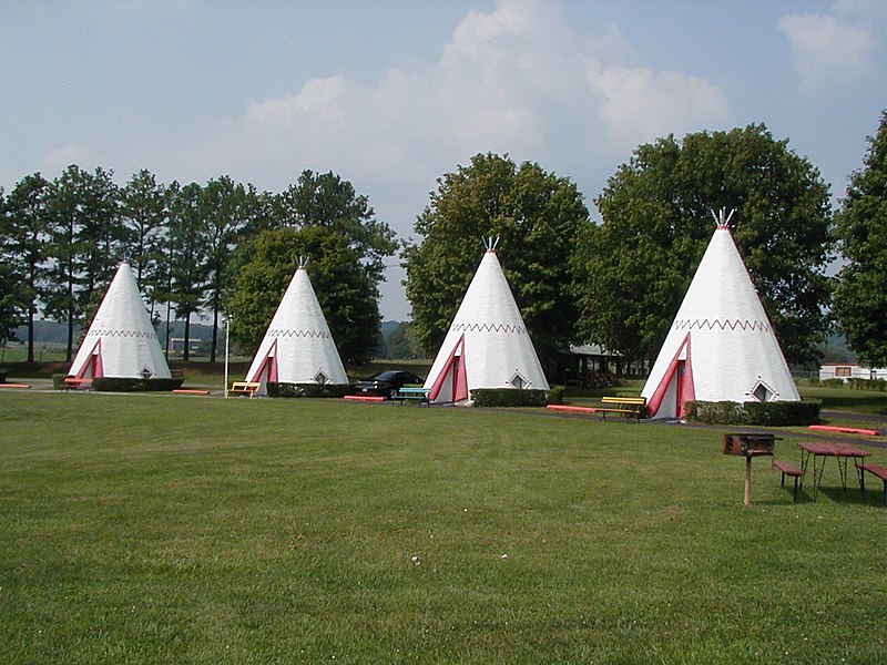 File:Wigwam Village Motel 2000.jpg