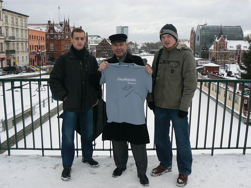 File:Wikimedia-blue-shirt-Bydgoszcz-2010-1st.JPG