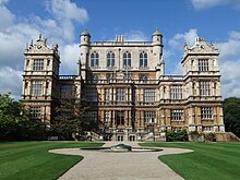 Wollaton Hall in the grounds of Wollaton Park Wollaton hall from front.jpg