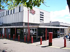Wolverhampton railway station entrance.jpg