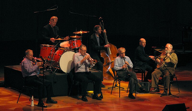 File:Woody Allen with the Eddy Davis New Orleans Jazz Band Philharmonie Gasteig München.jpg