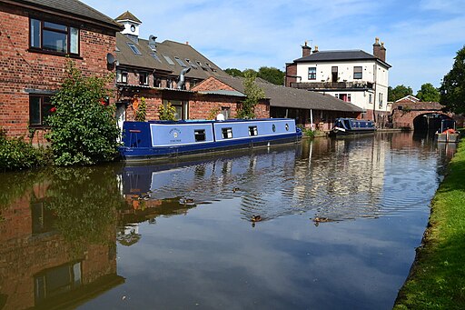 Worcester and Birmingham Canal at Stoke Wharf - geograph.org.uk - 6272638