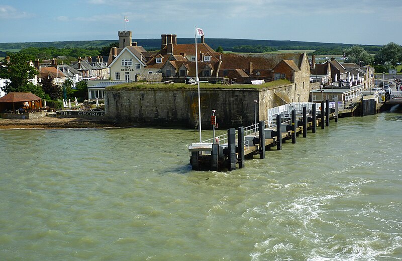 File:Yarmouth - Harbour with Castle.jpg