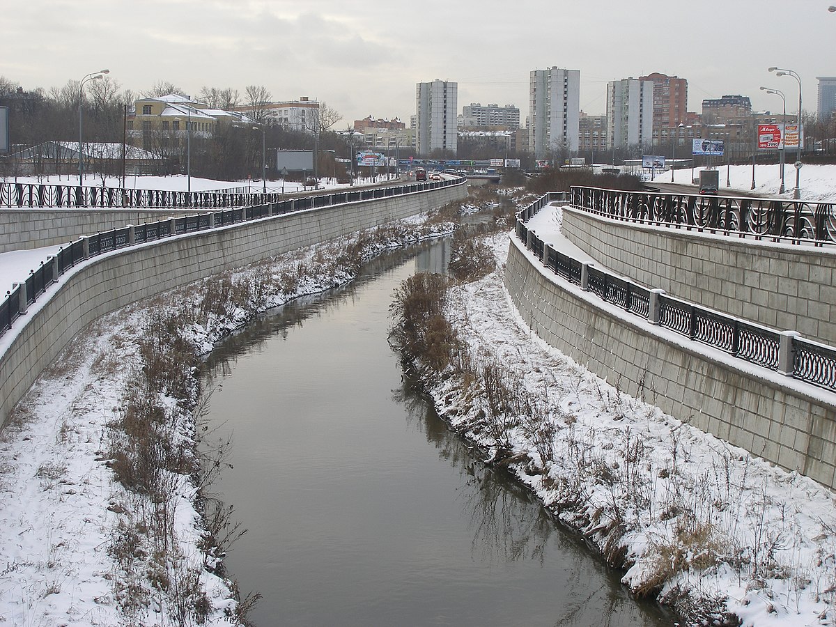 Яуза река в Москве дамба