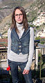 Alla fine del 2008, soprattutto in Italia, il gilet di jeans era un popolare accessorio di moda femminile.