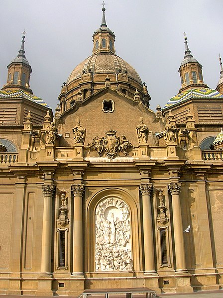 File:Zaragoza - Basilica del Pilar 04.jpg