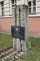 Čeština: Pomník zbudovaný před znojemských okresním soudem v tamní Kollárově ulici.