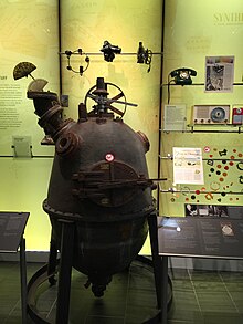 "Old Faithful" bakelite cooker model, in museum "Old Faithful" bakelite cooker.jpg