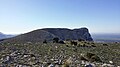 Ostseite des Puig de Ferrutx. Blick vom Puig d'en Pelat im Osten auf den langgezogene Bergrücken des Ferrutx