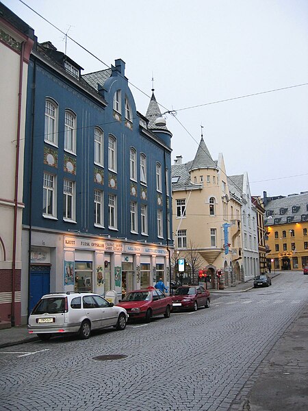 File:Ålesund hus2.jpg