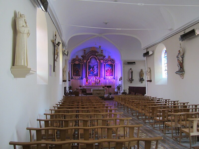 File:Église Saint-Pierre de Surtainville - Nef.JPG