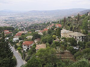 Upper part of the town (Ano Volos) Ano Bolos 3750.jpg
