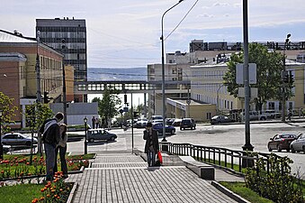 Udsigt over fabriksbygningerne fra gaden.  K. Marx