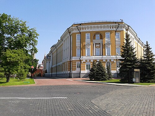 Здание сената стиль. Сенатский дворец Московского Кремля. Сенатский дворец в Кремле резиденция президента. Здание Сената. Кремль. Москва.. Сенат Москва Кремль.