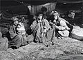 Mujeres beduinas fumando, Galilea, 1935