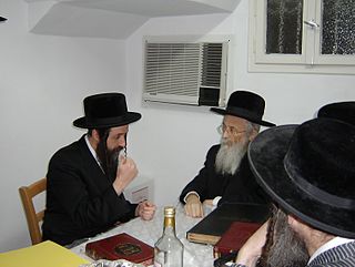 <span class="mw-page-title-main">Yitzchok Tuvia Weiss</span> British-Israeli Rabbi (1926–2022)