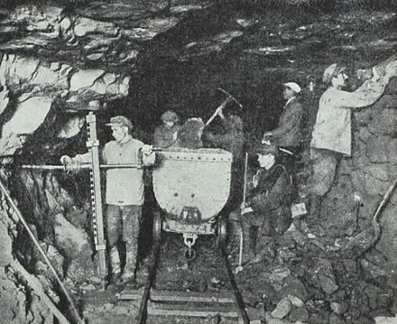 Töö maa-aluses põlevkivikaevanduses 1930. aastatel.