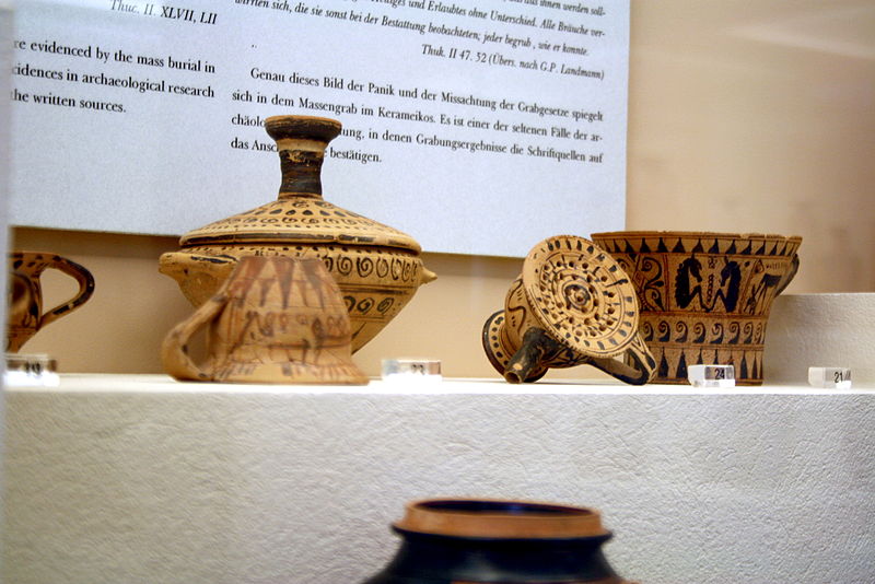 File:1203 - Keramikos Museum, Athens - Pottery from a mass burial, ca 430 BC - Photo by Giovanni Dall'Orto, Nov 12 2009.jpg