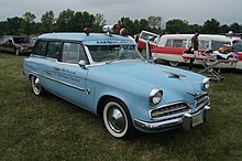 1954 Studebaker командирі Conestoga Ambulet жедел жәрдем (14941132952) .jpg