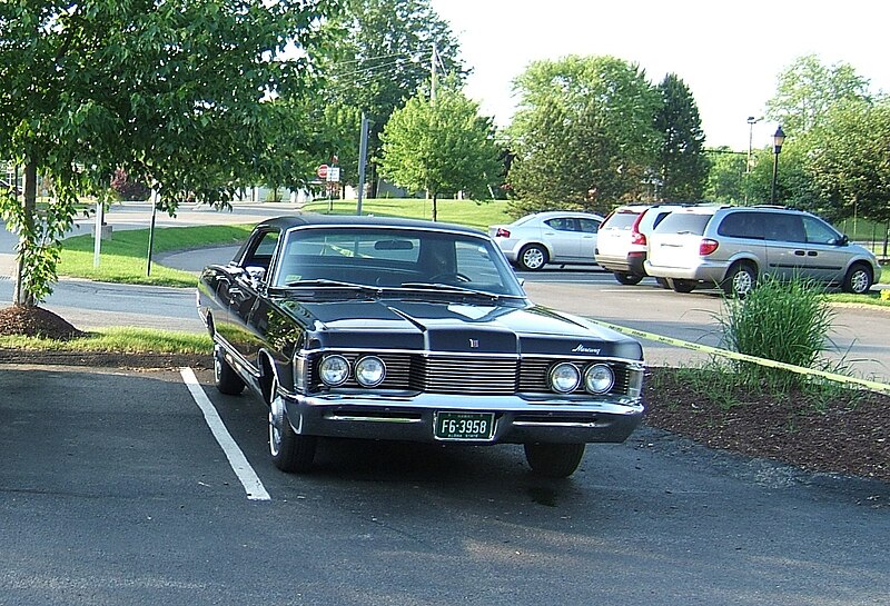 File:1968 Mercury Park Lane Brougham 4-door hardtop, front view.jpg