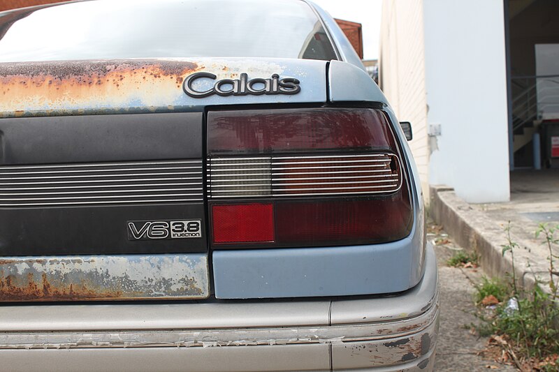 File:1990 Holden Calais (VN) sedan (16412900730).jpg