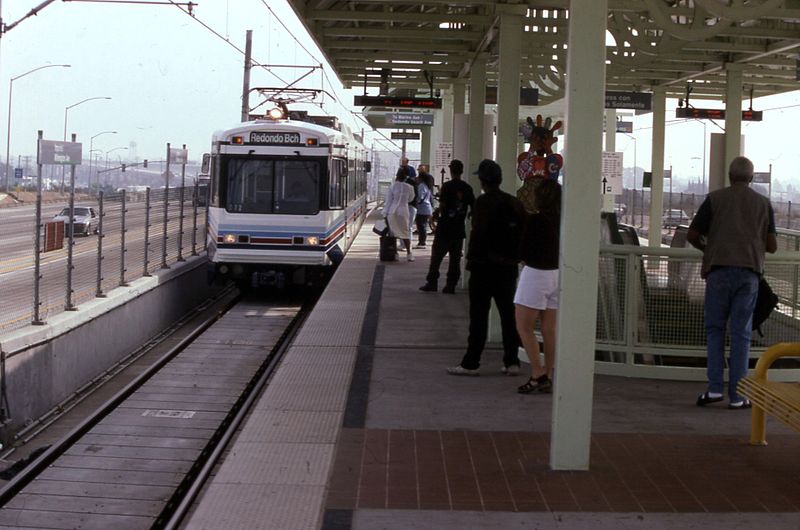 File:19951007 08 RTD LRT Green Line, Imperial Wilmington (5379432600).jpg