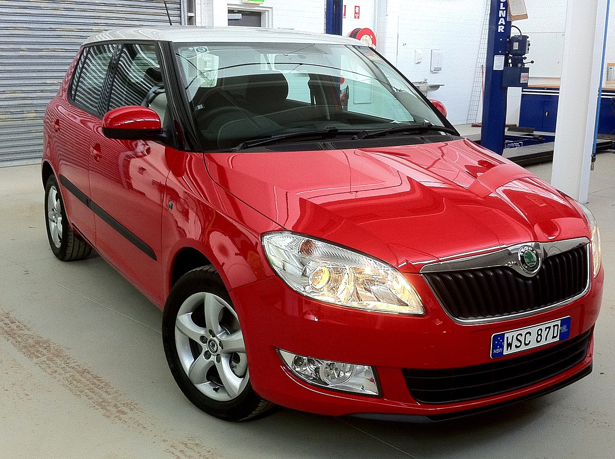 pakket mouw Lima File:2011 Škoda Fabia (5JF) 77TSI hatchback (2011-09-26) 01.jpg - Wikimedia  Commons