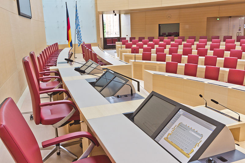 File:2012-07-17 - Bayerischer Landtag - Plenarsaal - 6919.jpg