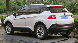 2017 Brilliance V3 (pre-facelift), rear 8.7.18