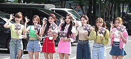 CSR in juli 2022 V.l.n.r. : Geumhee, Seoyeon, Sua, Duna, Yeham, Yuna, Sihyeon