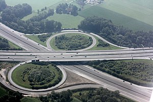 Bundesautobahn 33: Verlauf, Besonderheiten, Geschichte