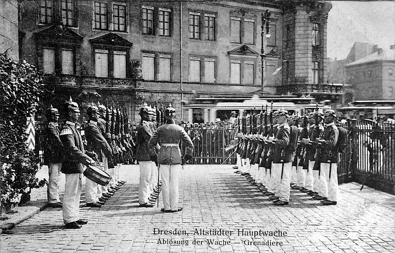 File:AK Dresden Ablösung Altstadt Hauptwache Grünes Gewölbe 1913.jpg