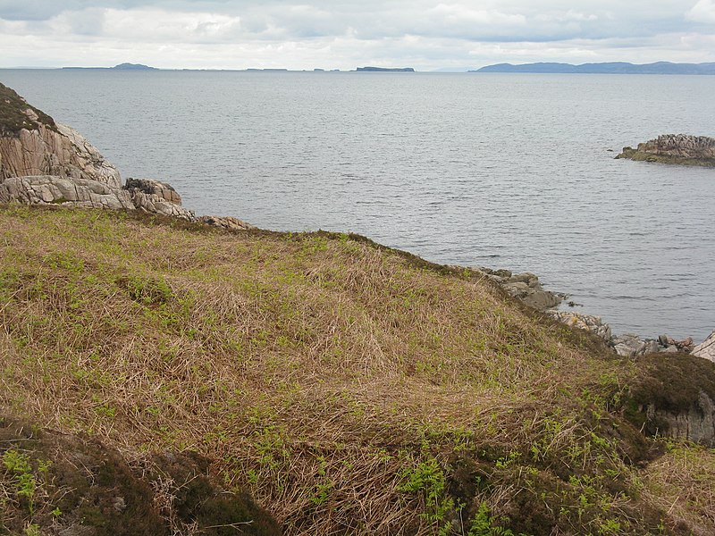 File:A view northwest from Port Gart an Fhithrich - geograph.org.uk - 2946720.jpg