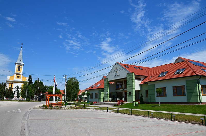 File:Abda, Hungary 2013 01.jpg