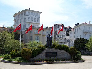 Statue of مصطفٰی کمال اتاترک in Büyükada, the largest of the Prince Islands in the بحیرہ مرمرہ, to the southeast of استنبول.