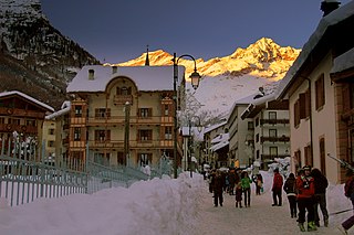 <span class="mw-page-title-main">Alagna Valsesia</span> Comune in Piedmont, Italy