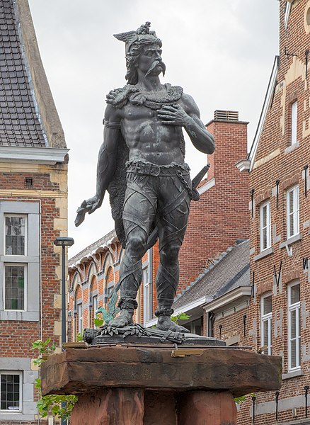 File:Ambiorix statue on the Grote Markt of Tongeren (DSCF4344).jpg